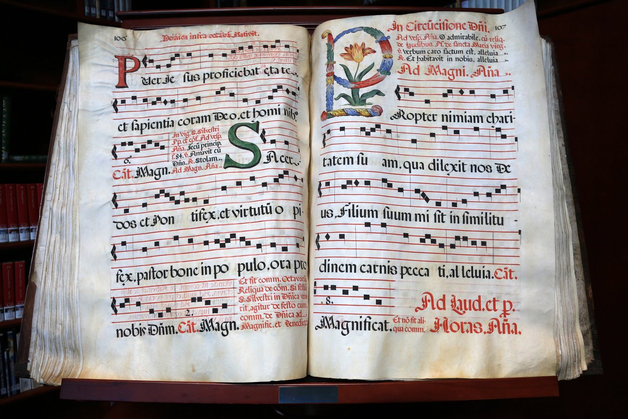 Antifonal. Jesu omskærelse. Domus Galilaeae eller House of Galilee drives af den katolske organisation Neocatechumenal Way. Antiphonary, Saligprisningernes Bjerg, Israel af Unbekannt