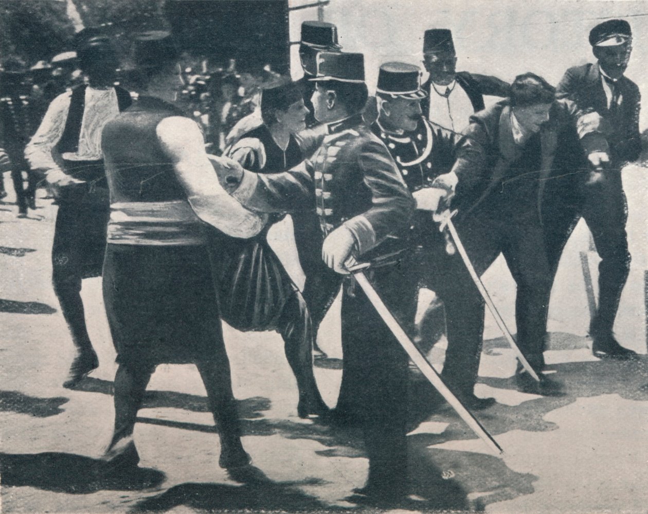Arrestation af Gavrilo Princip, snigmorder på ærkehertug Franz Ferdinand, 1914 af Unbekannt