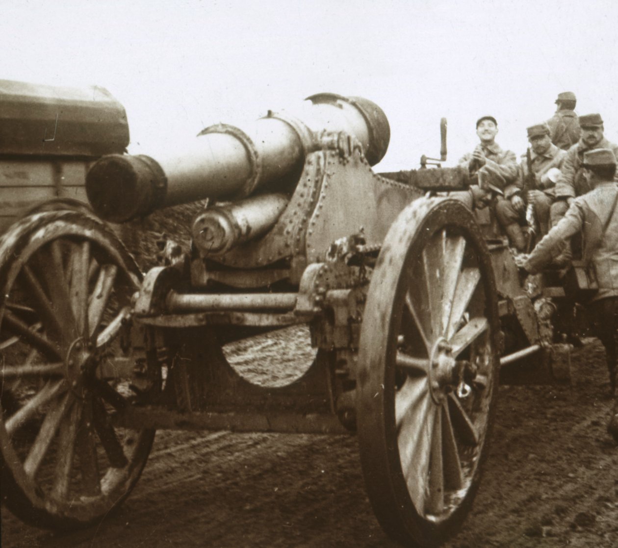 Artillerikolonne ved Verdun, Nordfrankrig, c1914-c1918 af Unbekannt