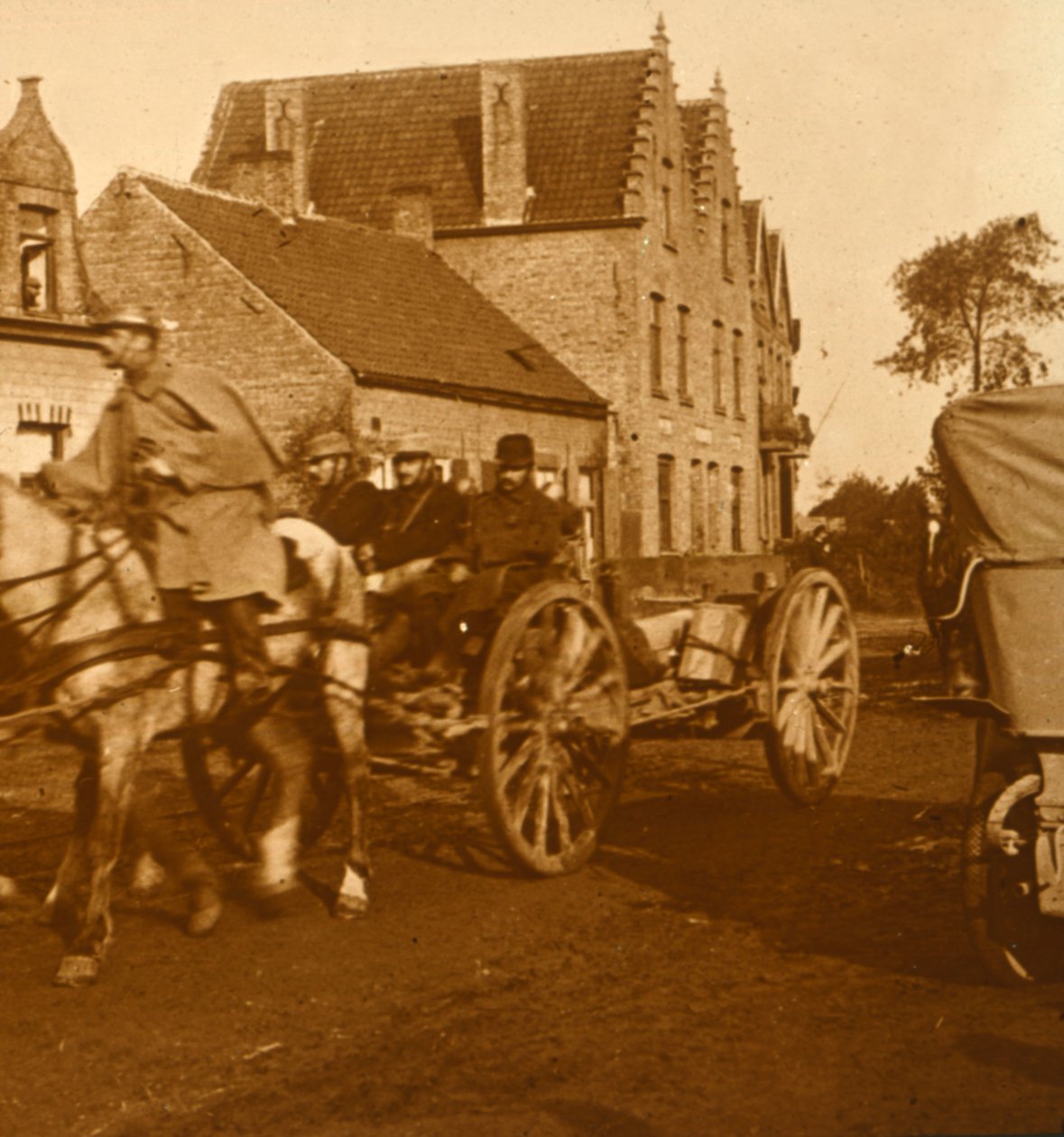 Artilleri bevæger sig op ad linjen, c1914-c1918 af Unbekannt