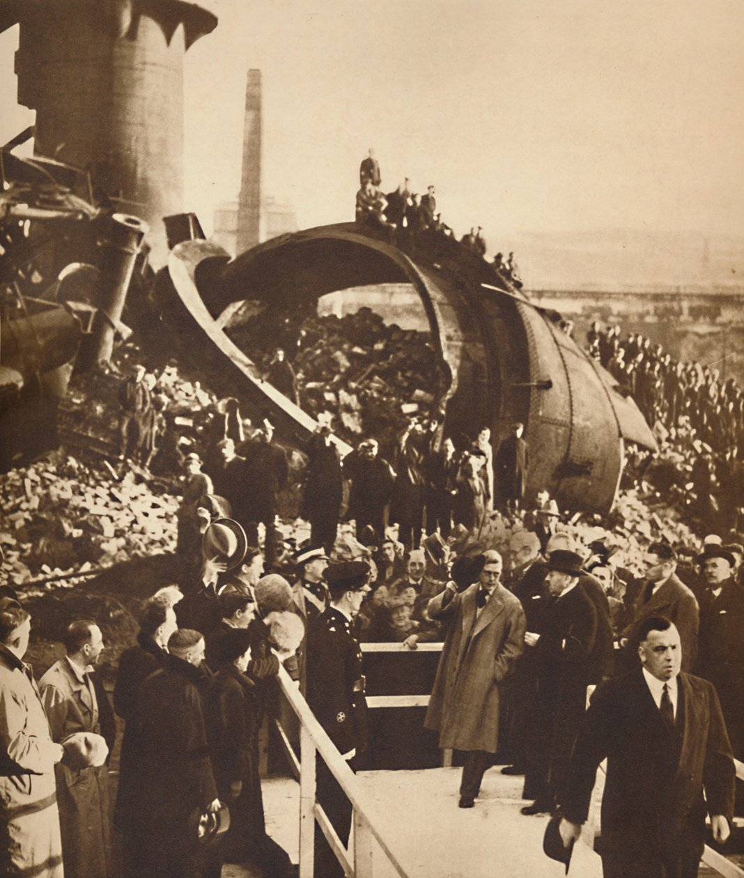 Hos Derelict Steel-Works, South Wales, 1936 1937 af Unbekannt