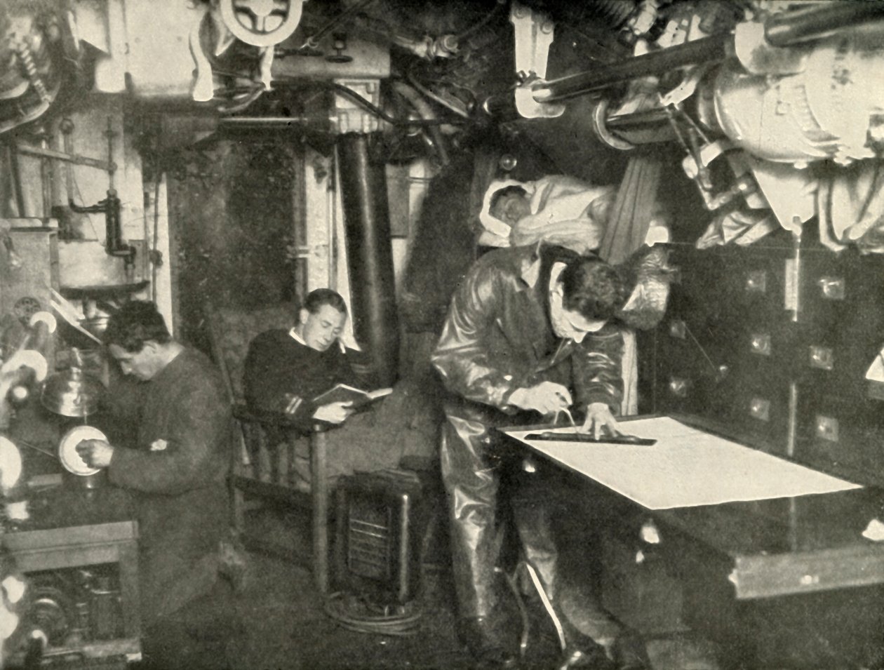 På bunden af havet. I stuen på en ubåd, 1919. af Unbekannt