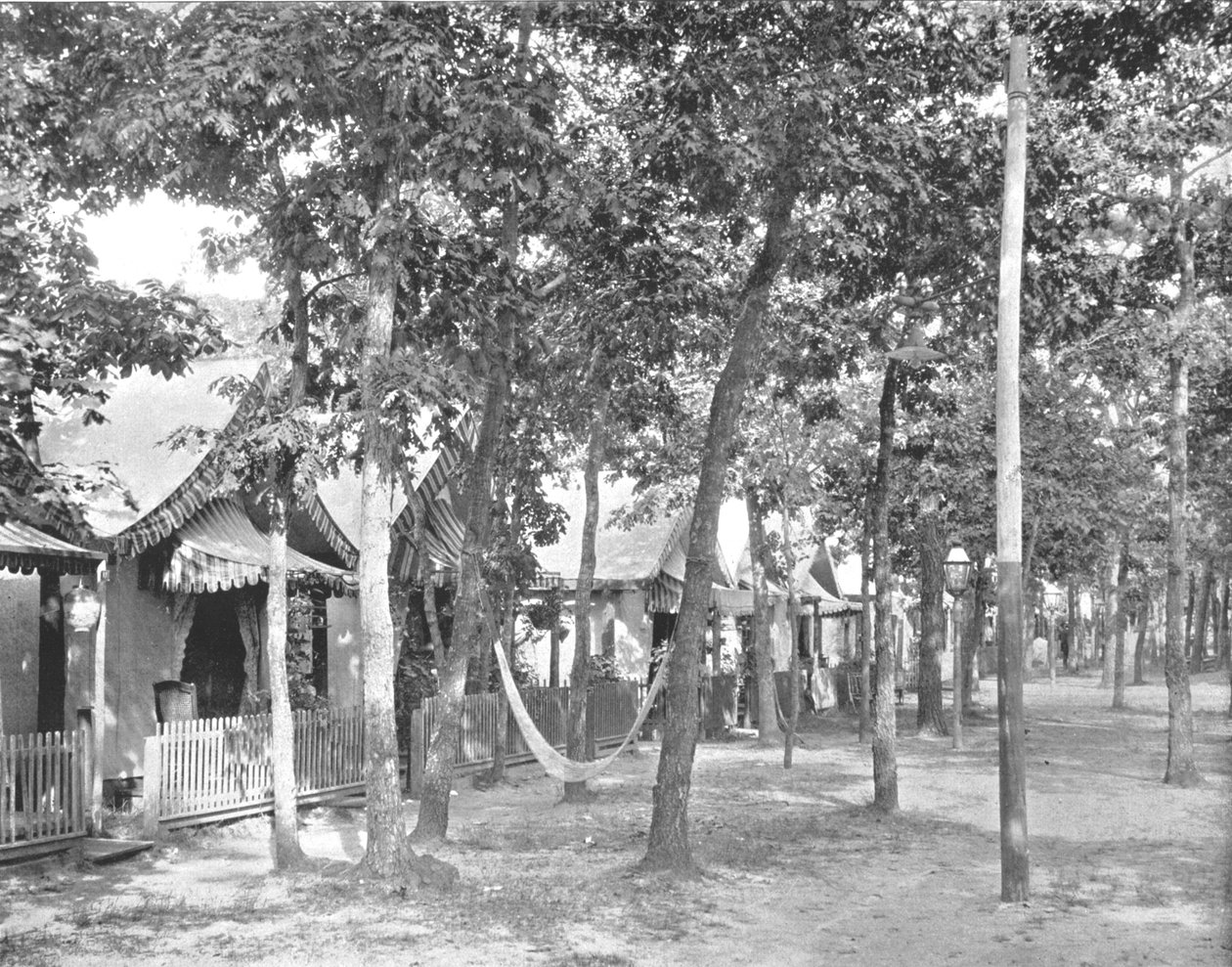 Avenue of Tents, Ocean Grove, New Jersey, USA, c1900. af Unbekannt