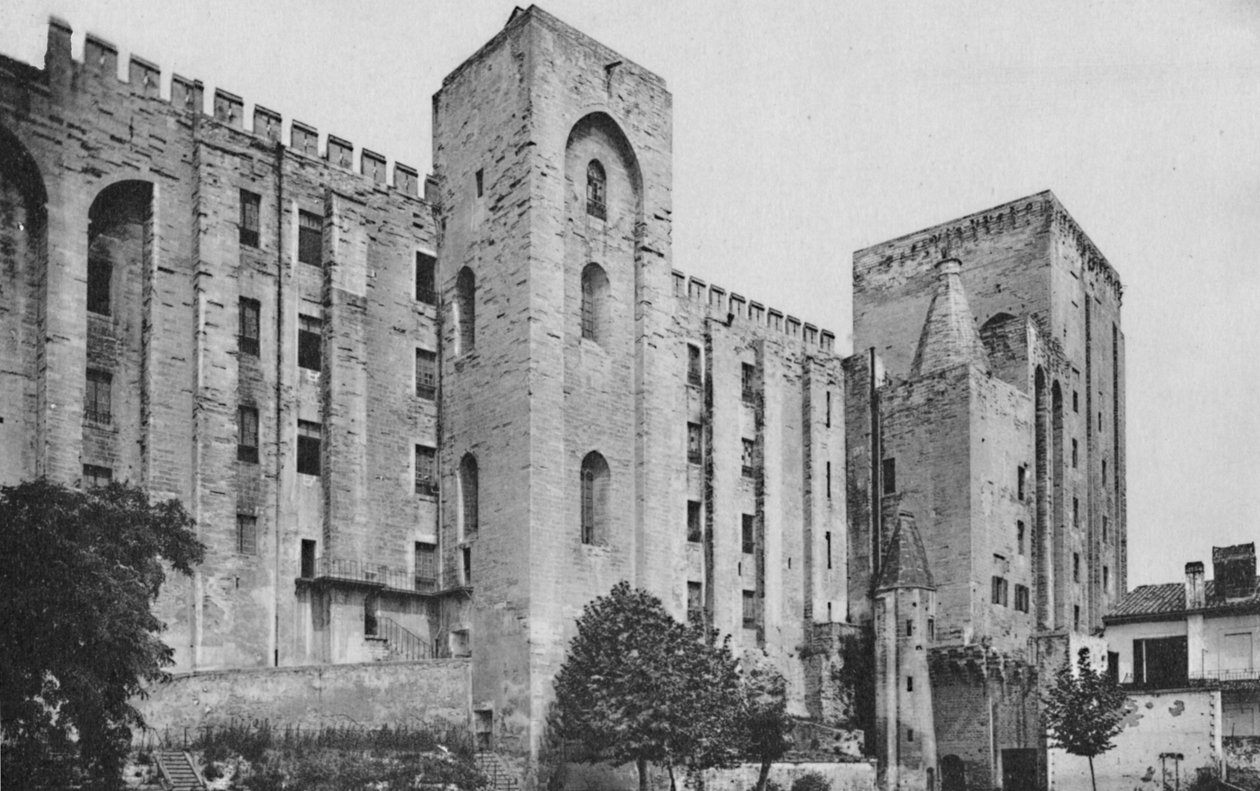 Avignon. - Pavepaladset St. Jean og Trouillas Towers vestfront, c1925 af Unbekannt