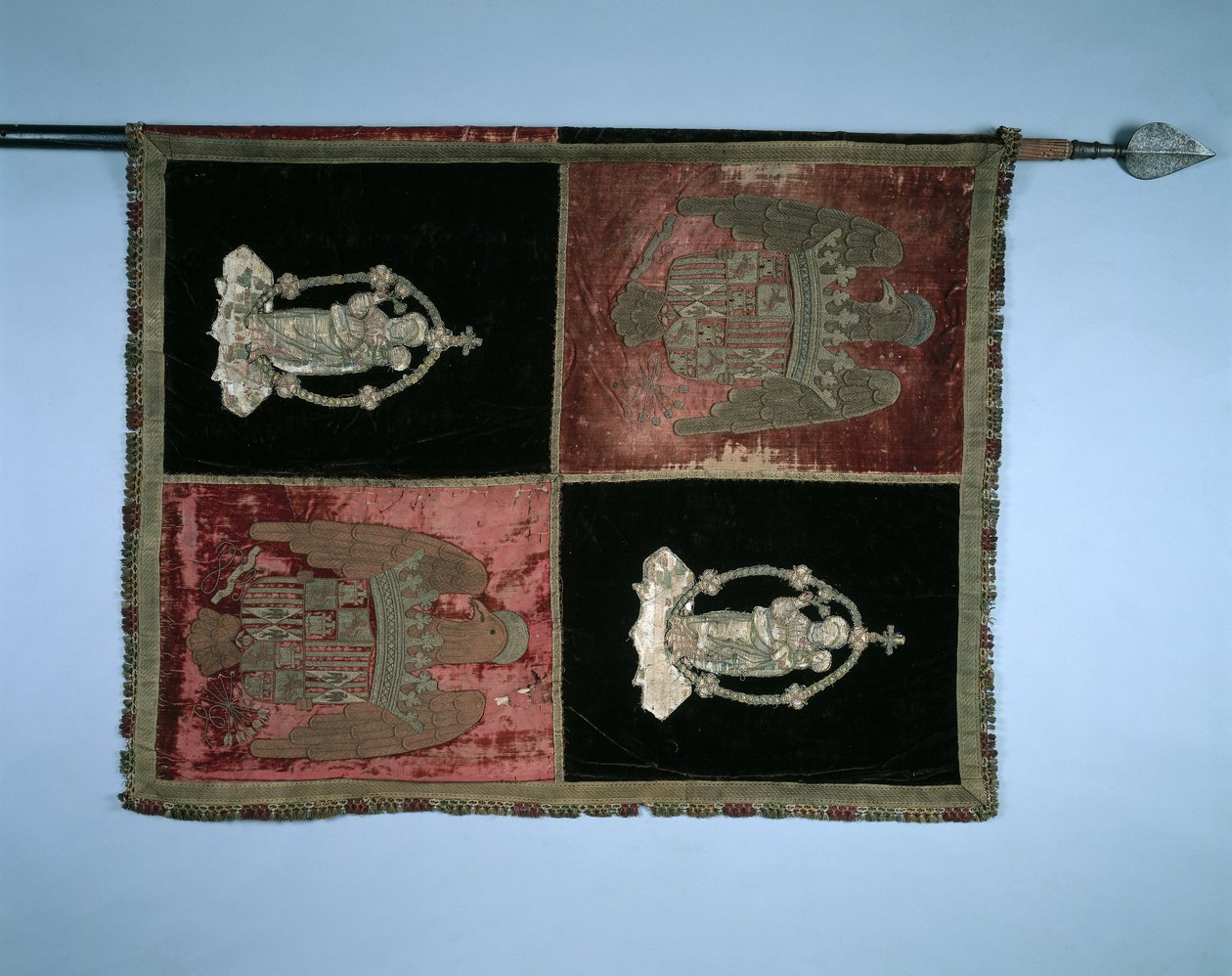 Banner med et Kvarteret Royal Arms of Spain and the Madonna and Child, 1500-tallet. af Unbekannt