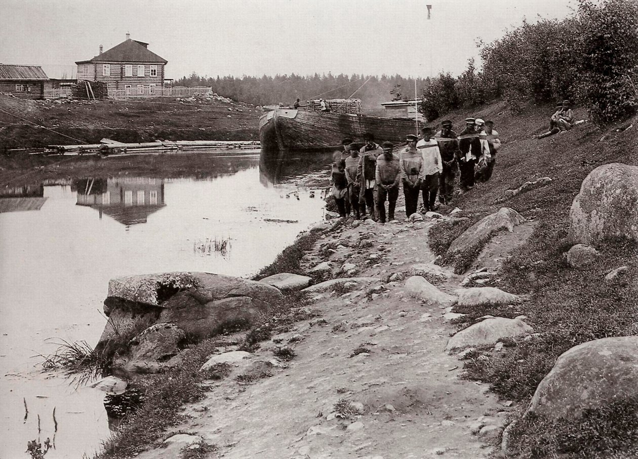 Barge haulers on the Volga, Russia, c1895 af Unbekannt