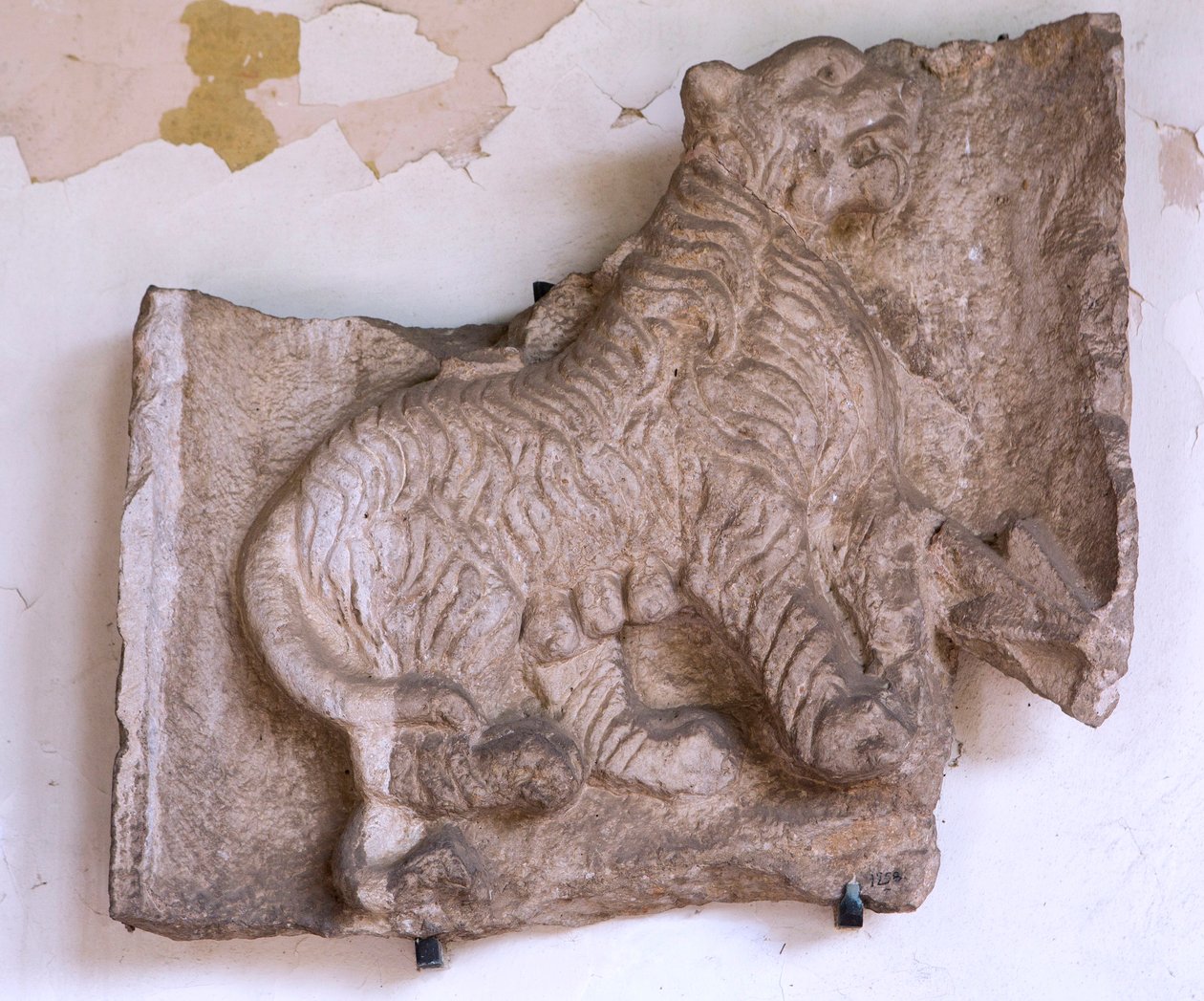 Bas relief, løve af Unbekannt