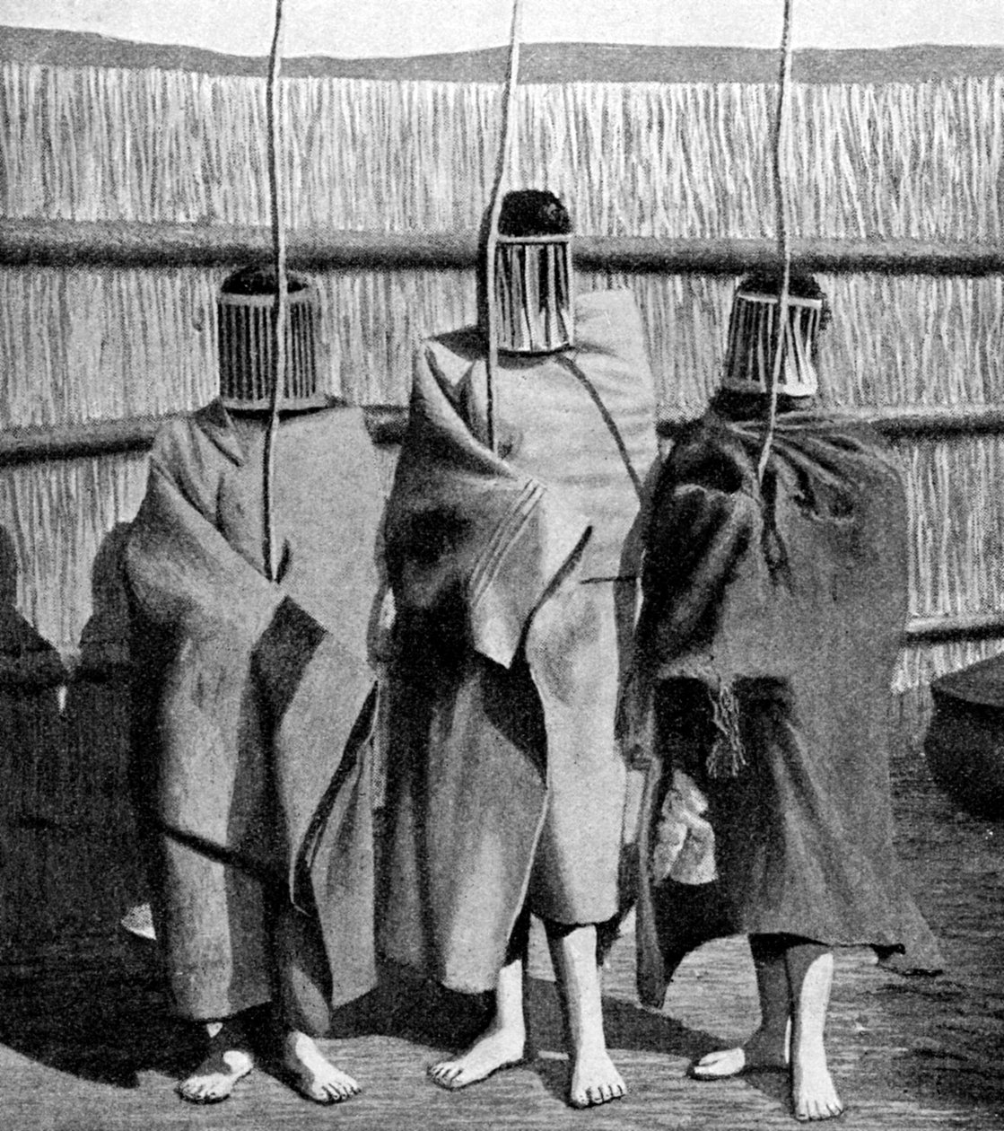 Basuto pigebrude i en periode med indvielse i det voksne stammesamfund, Lesotho, 1922 af Unbekannt