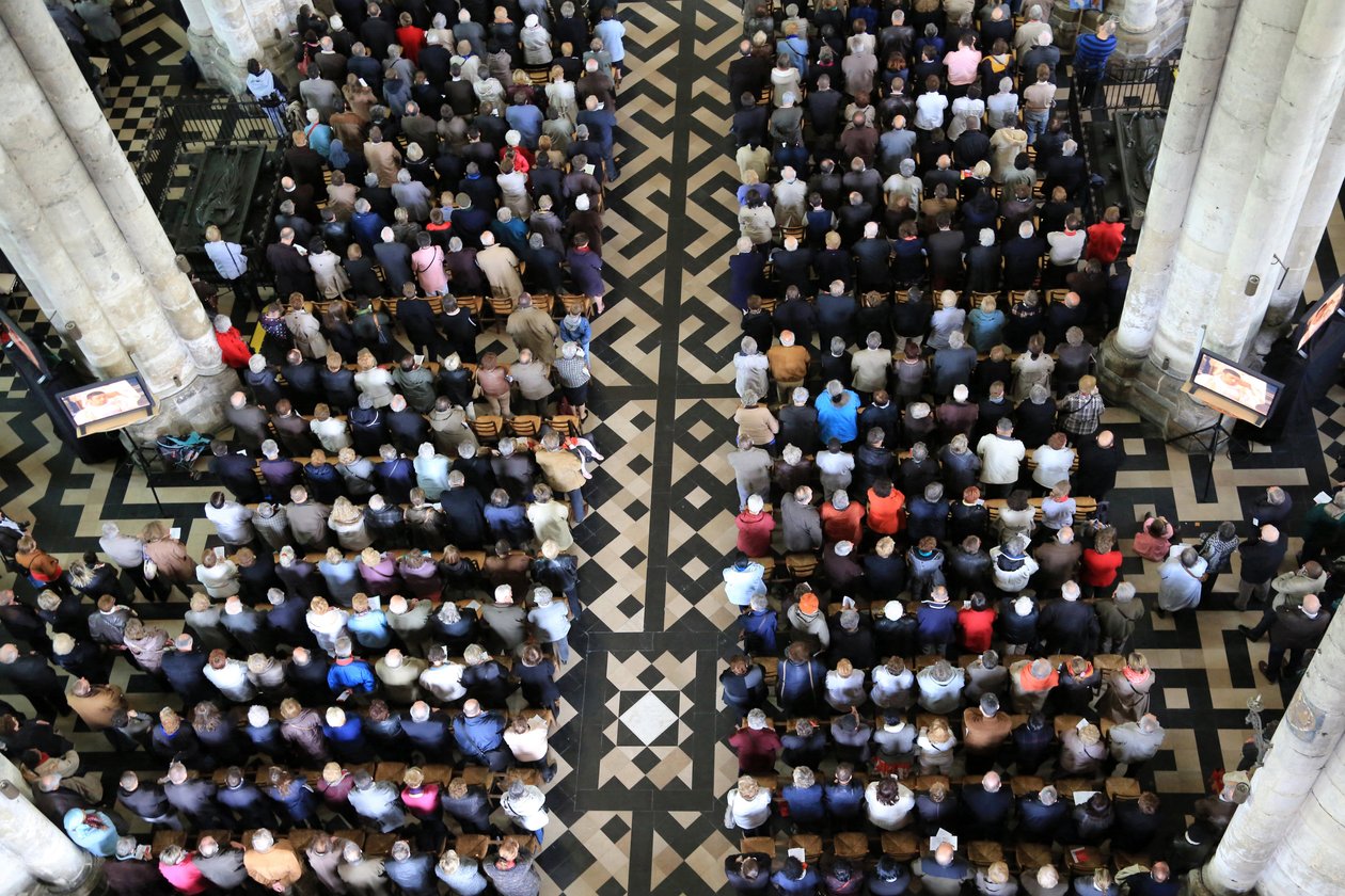 Troendes forsamling. Bispeordination. Amiens-katedralen, Amiens, Frankrig af Unbekannt