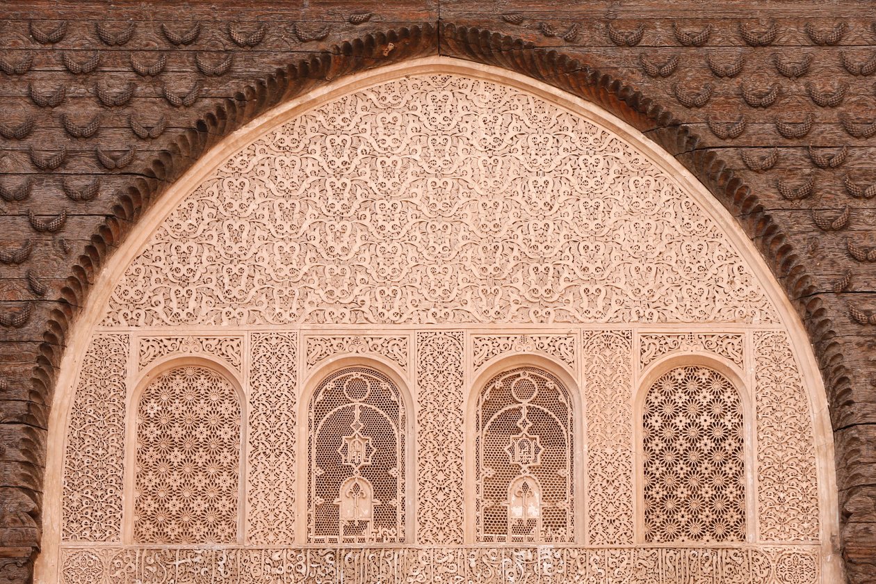 Ben Youssef Medersa er den største Medersa i Marokko, oprindeligt en religiøs skole grundlagt under Abou el Hassan, Marrakech, Marokko af Unbekannt