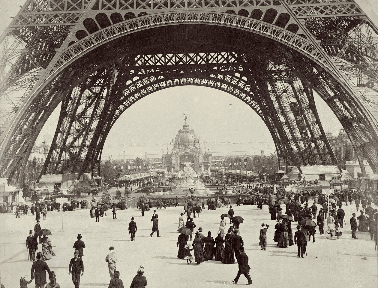 Under Eiffeltårnet, Paris, 1889 af Unbekannt