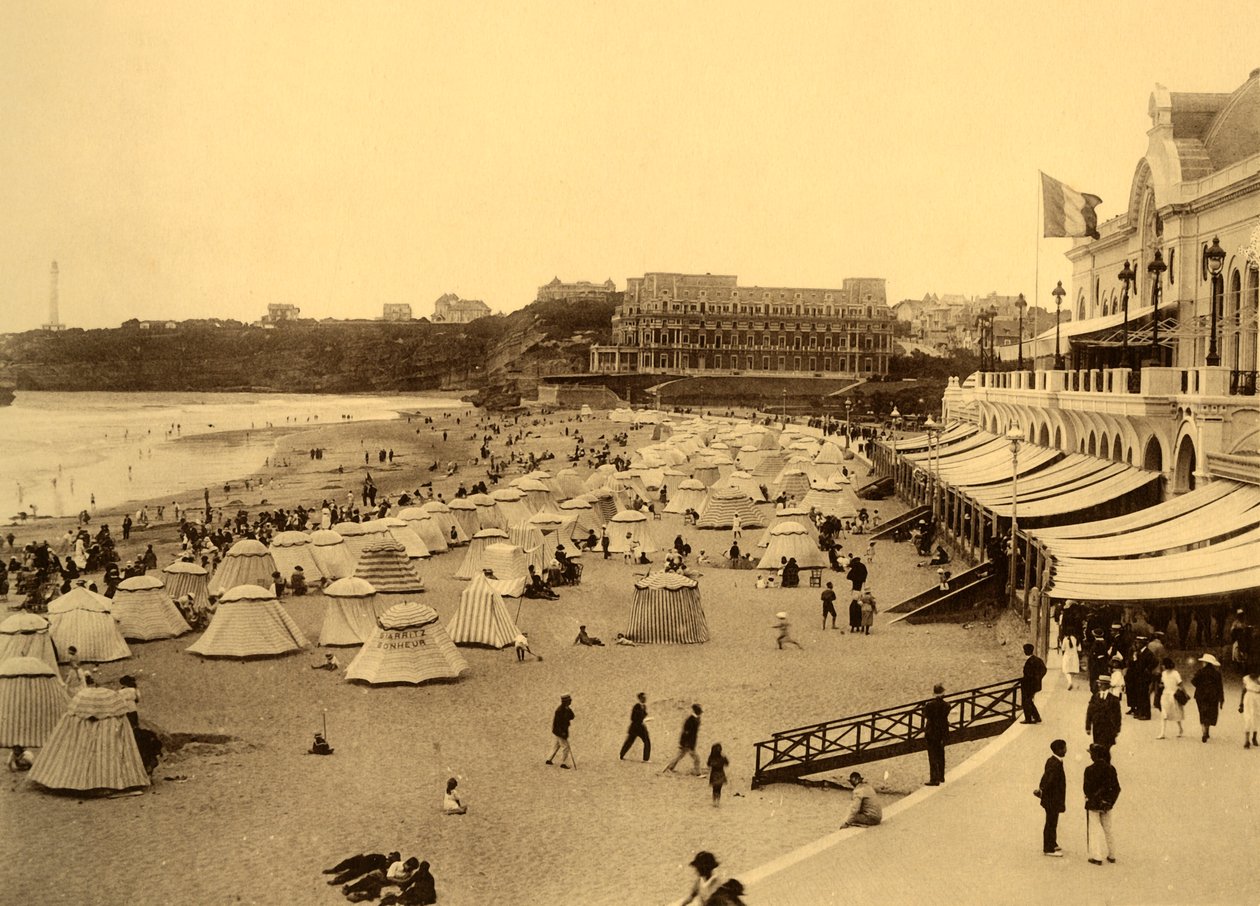 Biarritz - Stranden og det kommunale kasino, c1930. af Unbekannt