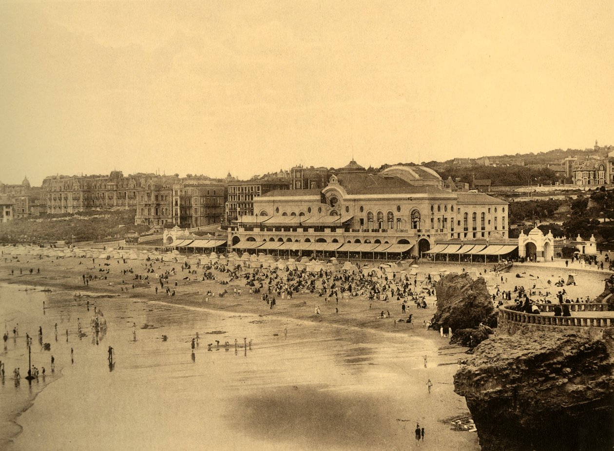 Biarritz - The Casino Municipal and the Grande Plage, c1930. af Unbekannt