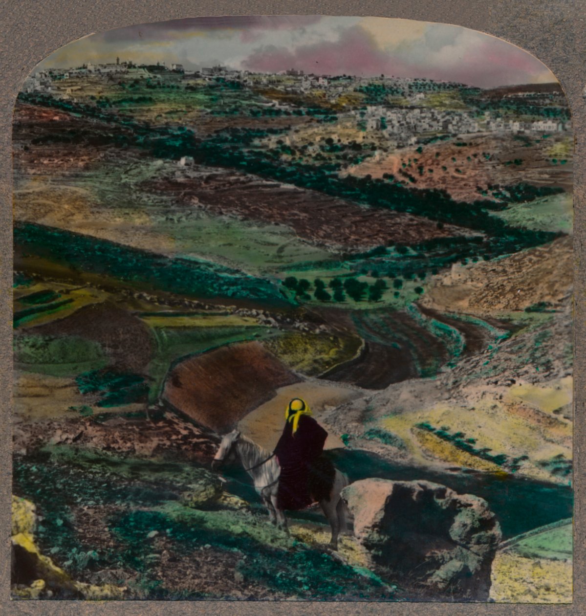 Bethlehem i fugleperspektiv med vinmarker og olivenlunde, c1900 af Unbekannt
