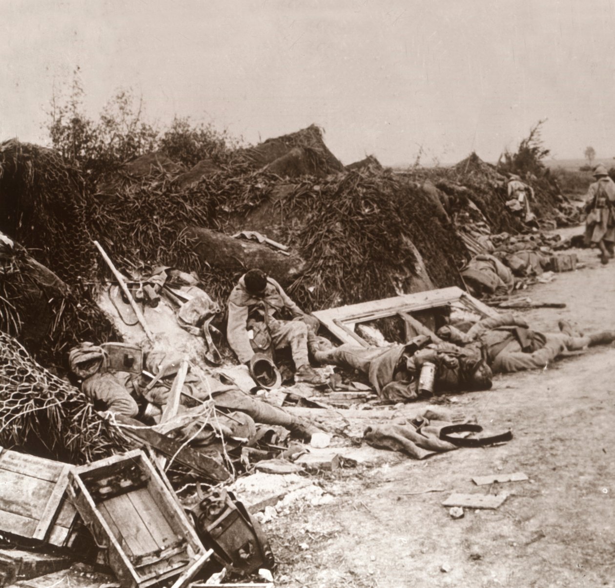 Lig efter indtagelsen af Courcelles, Nordfrankrig, juni 1918 af Unbekannt