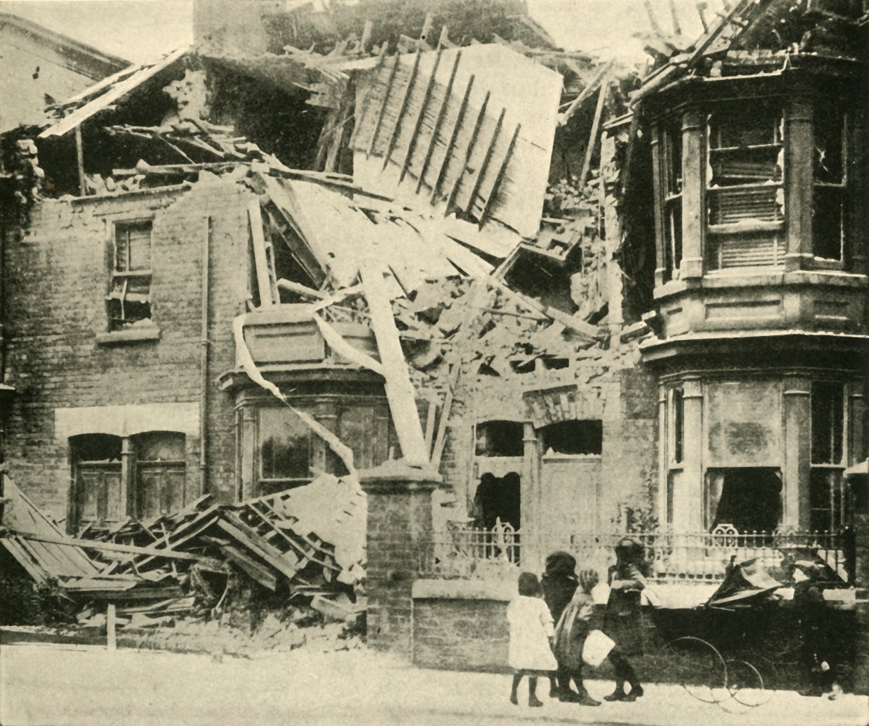Bombebeskadigede huse, Hartlepool, Første Verdenskrig, december 1914, c1920. af Unbekannt