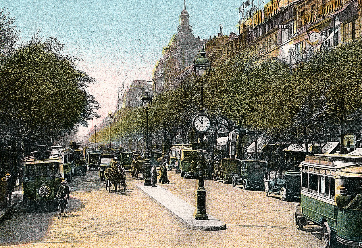 Boulevard des Italiens, Paris, med biler og motorbusser på gaden, c1900 af Unbekannt