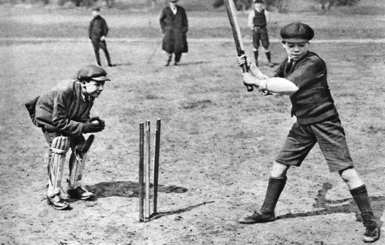 Drenge spiller cricket i Parliament Hill Fields, London, 1926-1927 af Unbekannt
