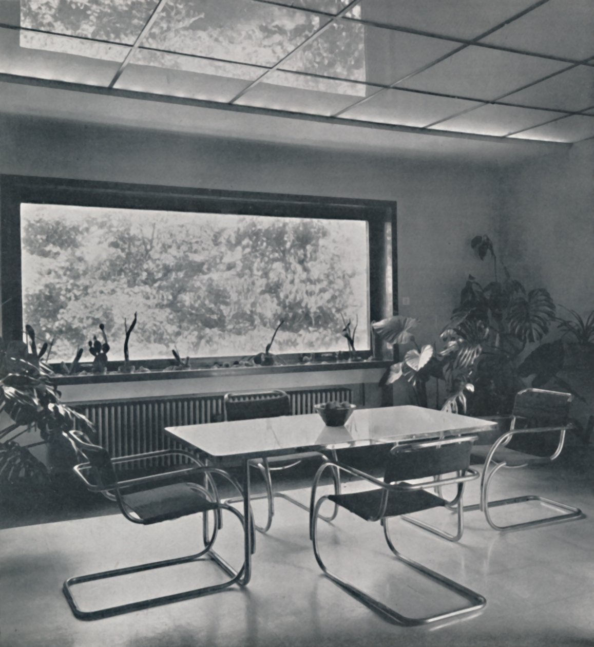 Morgenmadslokale i et hus i Bukarest af Rudolf Frankel, 1942 af Unbekannt