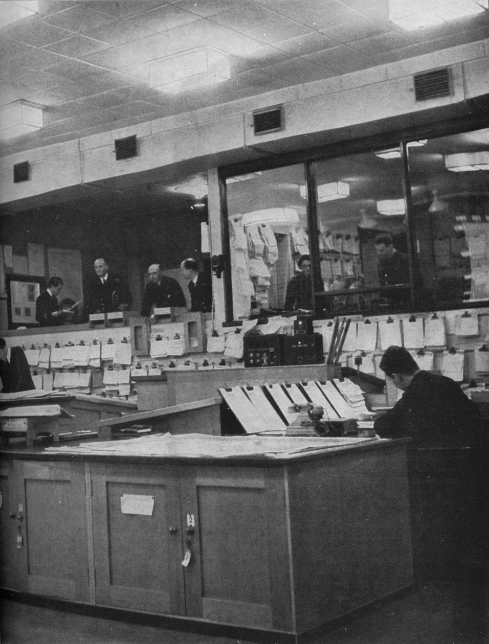 Britiske flåde- og luftvåbenofficerer, der arbejder ved Area Combined Headquarters, c1940 1943 af Unbekannt