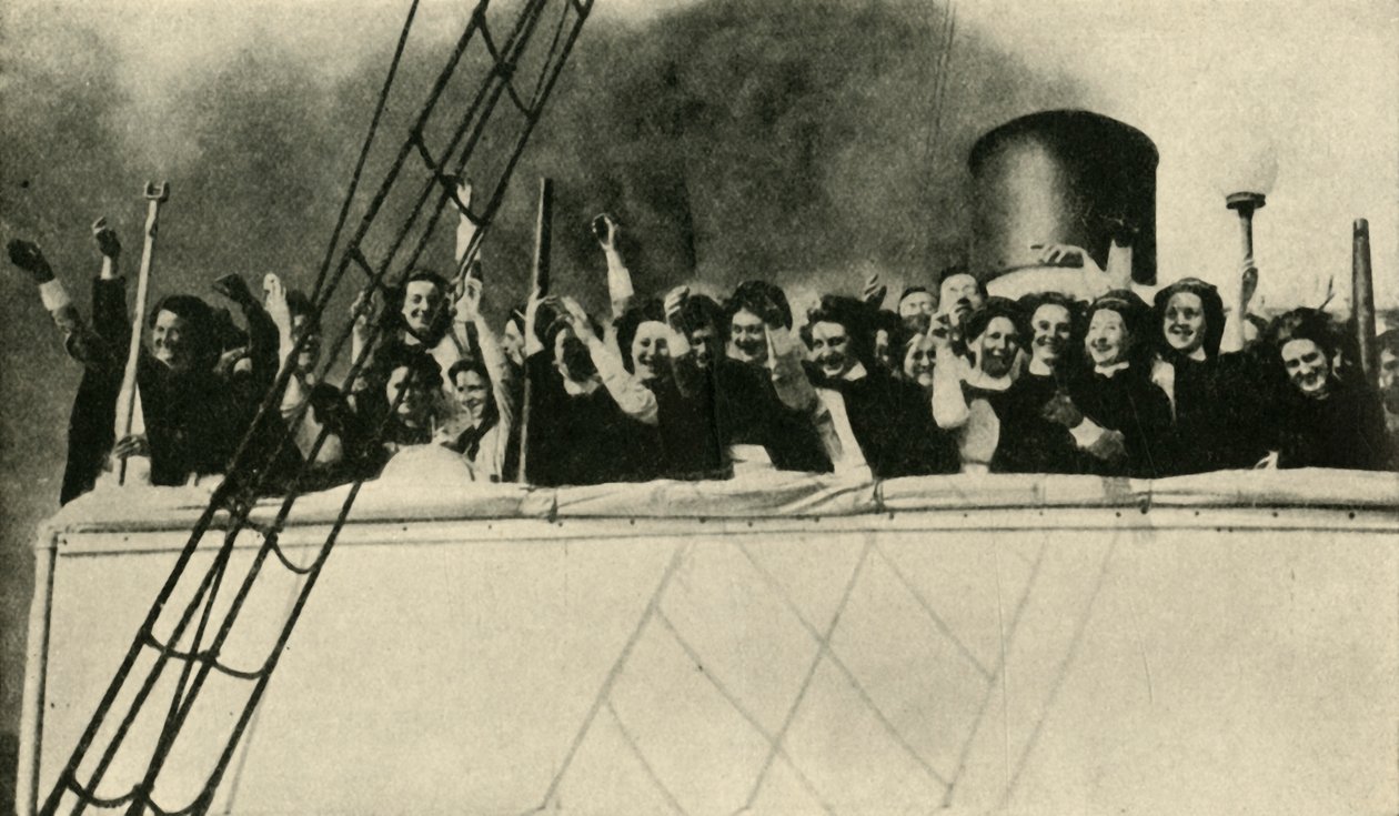 Britiske Røde Kors-sygeplejersker på vej til fronten, Første Verdenskrig, 1914, c1920. af Unbekannt