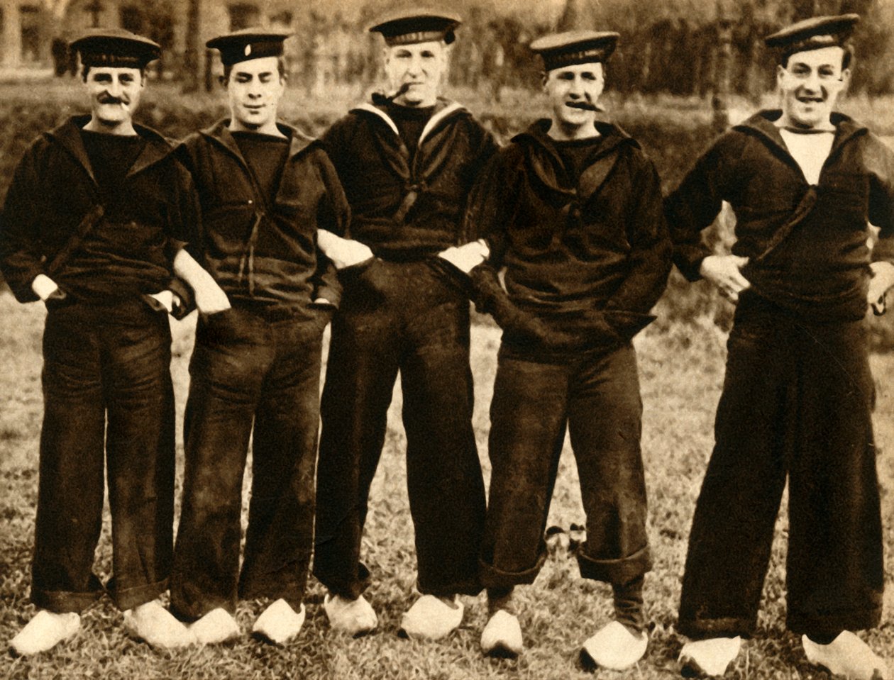 Britiske sømænd iført hollandske træsko, Første Verdenskrig, 1914-1918, 1933. af Unbekannt