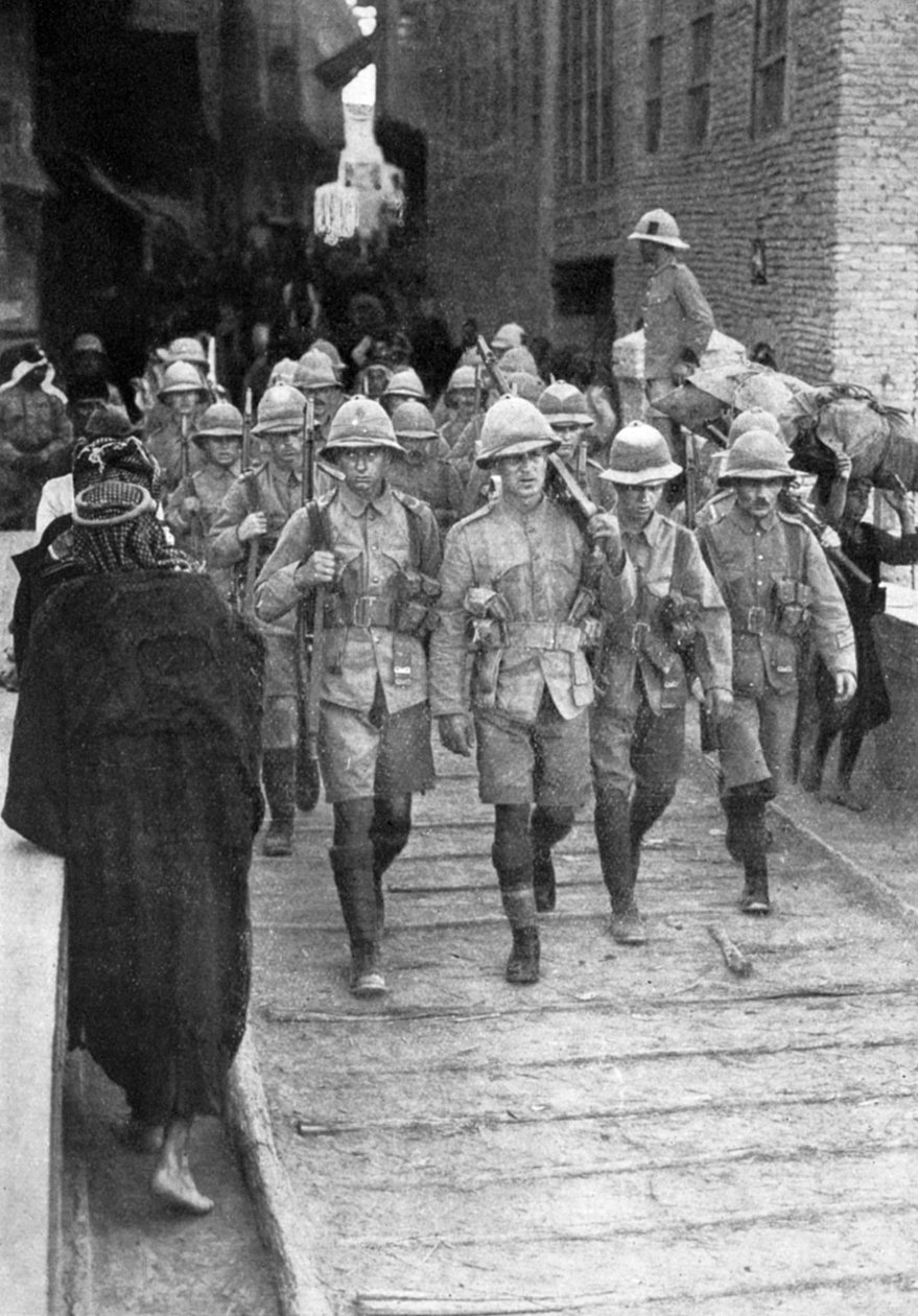 Britiske tropper på vej til Bagdad, Første Verdenskrig, 1917, c1920 af Unbekannt