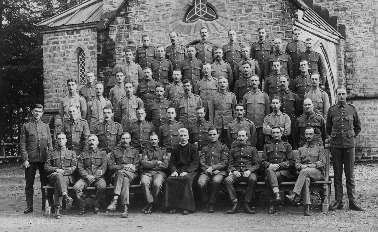 Britiske tropper uden for garnisonskirken, Chakrata, 1917 af Unbekannt