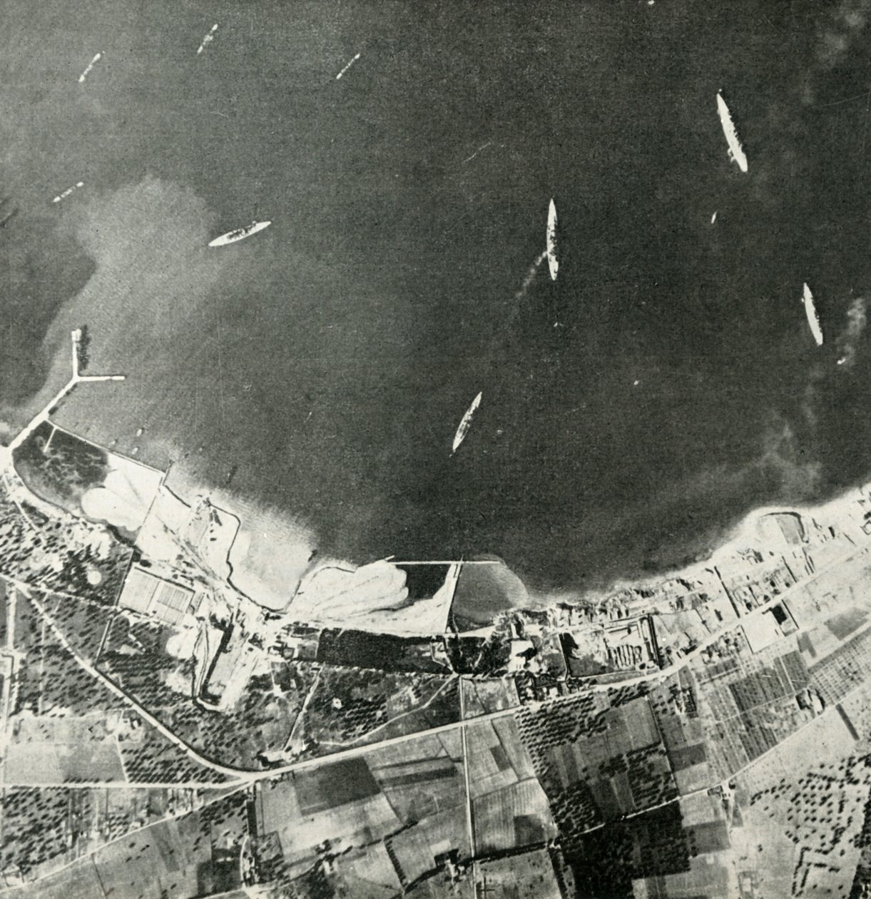 Britiske krigsskibe ud for den maltesiske kyst, Anden Verdenskrig, 1940-1942 1944. af Unbekannt