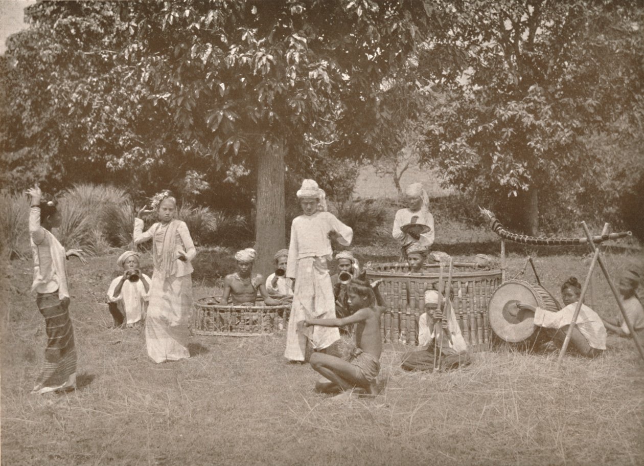 Burmesiske musikere og Pwe-dansere, 1900. af Unbekannt