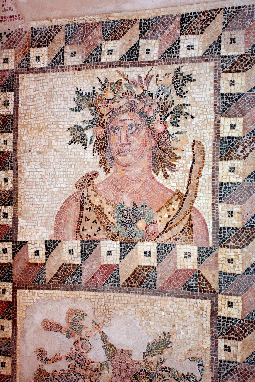 Buste of Spring - Detalje af panelet med fire årstider - Paphos-mosaikker, Dionysos-huset - Slutningen af det 2. århundrede e.Kr. - Cypern - Personification du Printemps - Detalje af mosaikken fra de fire årstider - Mosaikker af Paphos, Dionysos-huset - Sl af Unbekannt