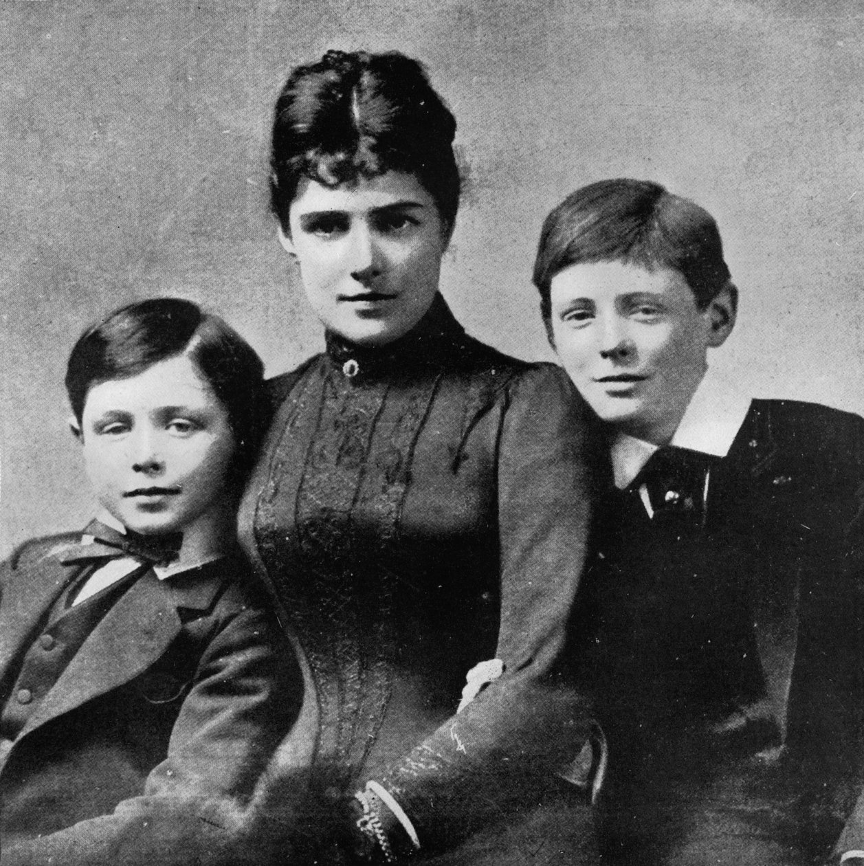 Men i det mindste kunne man finde lykken hjemme hos mor og bror John, 1889, 1945 af Unbekannt