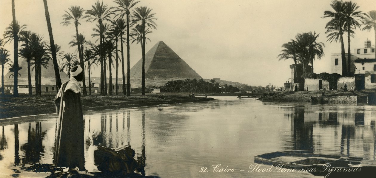 Kairo - Oversvømmelsestid nær pyramiderne, c1918-c1939. af Unbekannt