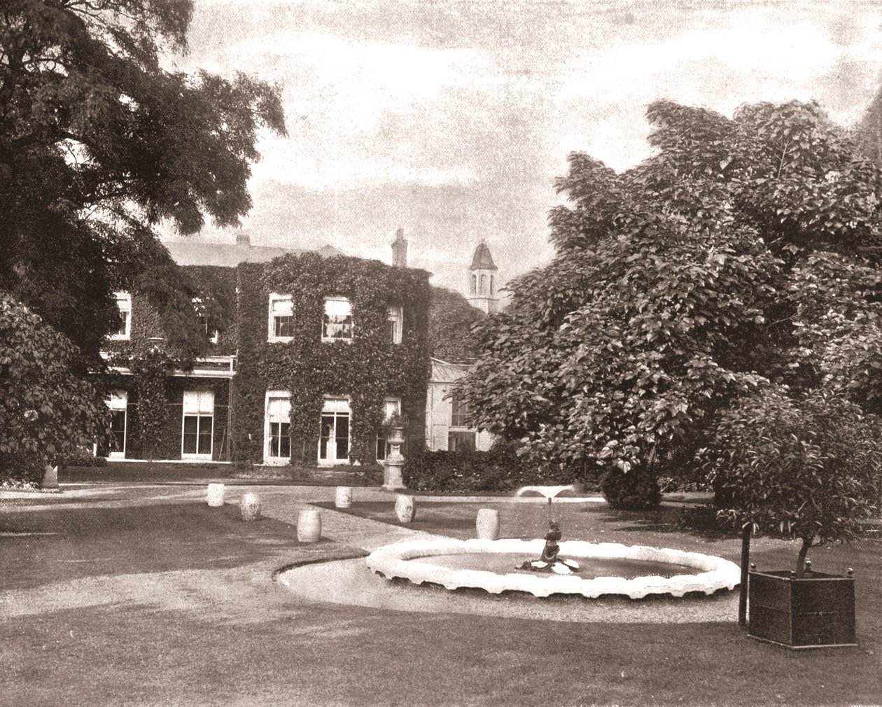 Cambridge Cottage, Kew Green, London, 1894. af Unbekannt