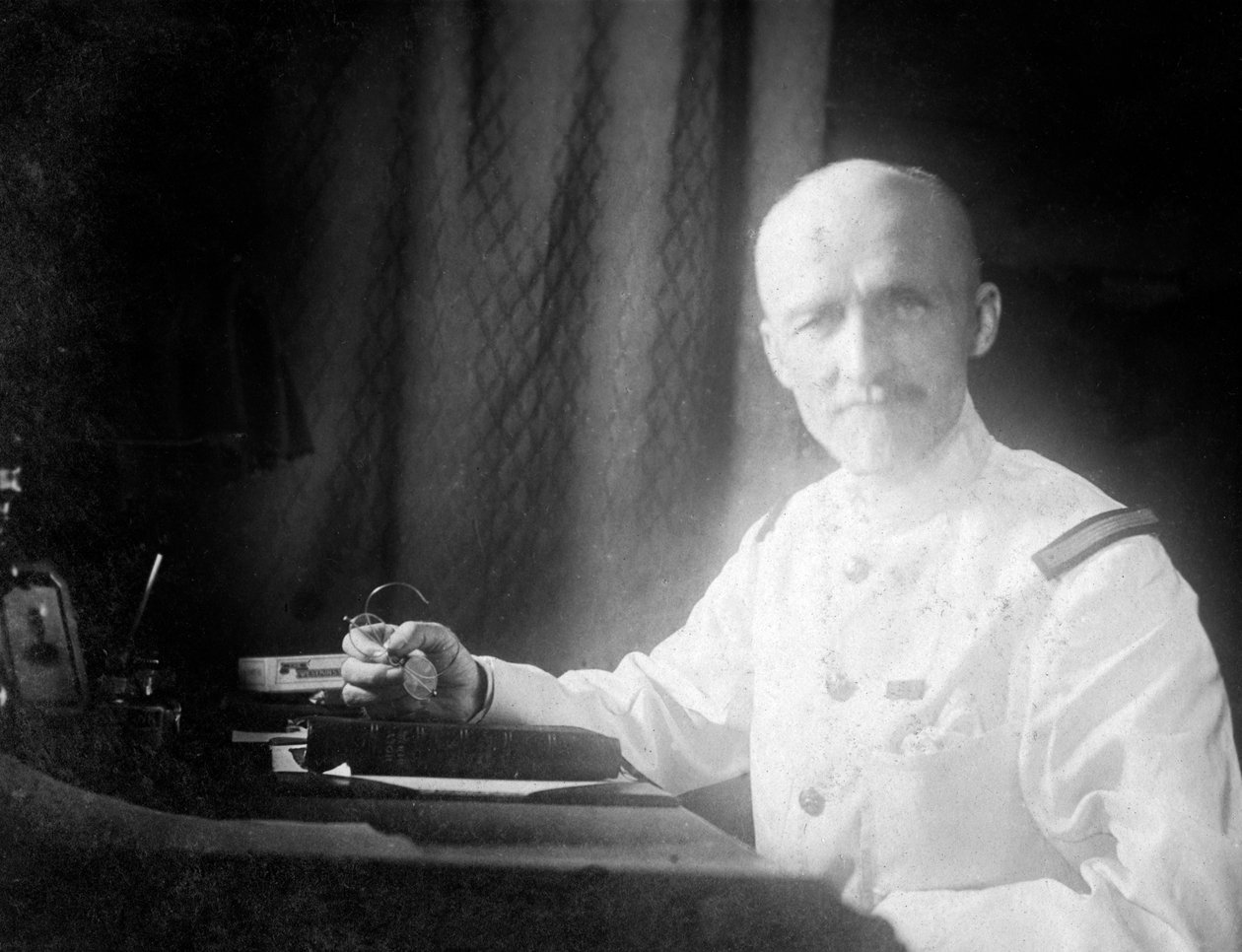 Kaptajn Carre af H M T Egra, 1917 af Unbekannt