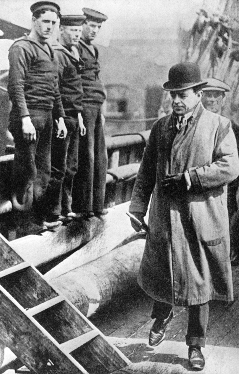 Kaptajn Scott, britisk polarforsker, på Terra Nova, c1900-c1910