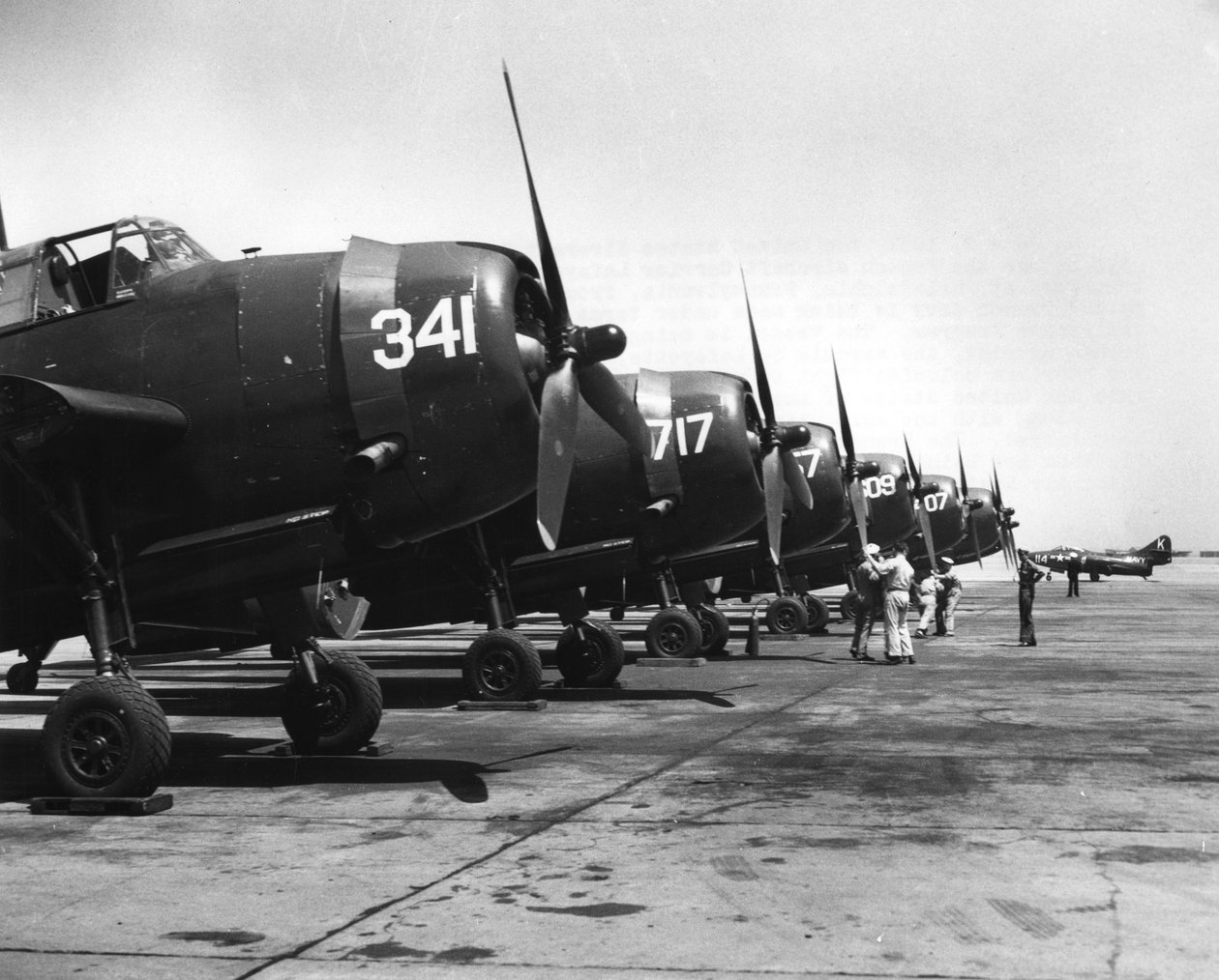 Transportørbårne fly skal overføres til franskmændene med luftfartsselskabet Langley, 1951 af Unbekannt
