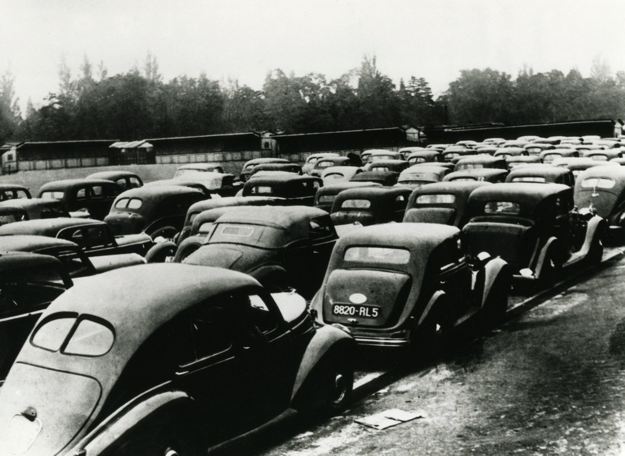 Biler konfiskeret af de besatte tyskere, Vincennes, Paris, 1940-1944 af Unbekannt