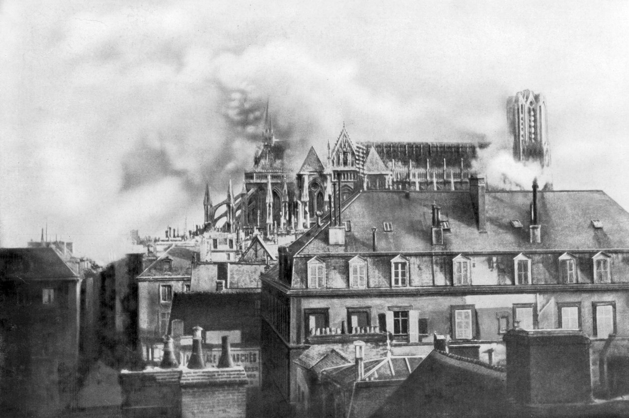 Katedralen i Reims i brand efter tysk beskydning, Frankrig, 1914 af Unbekannt