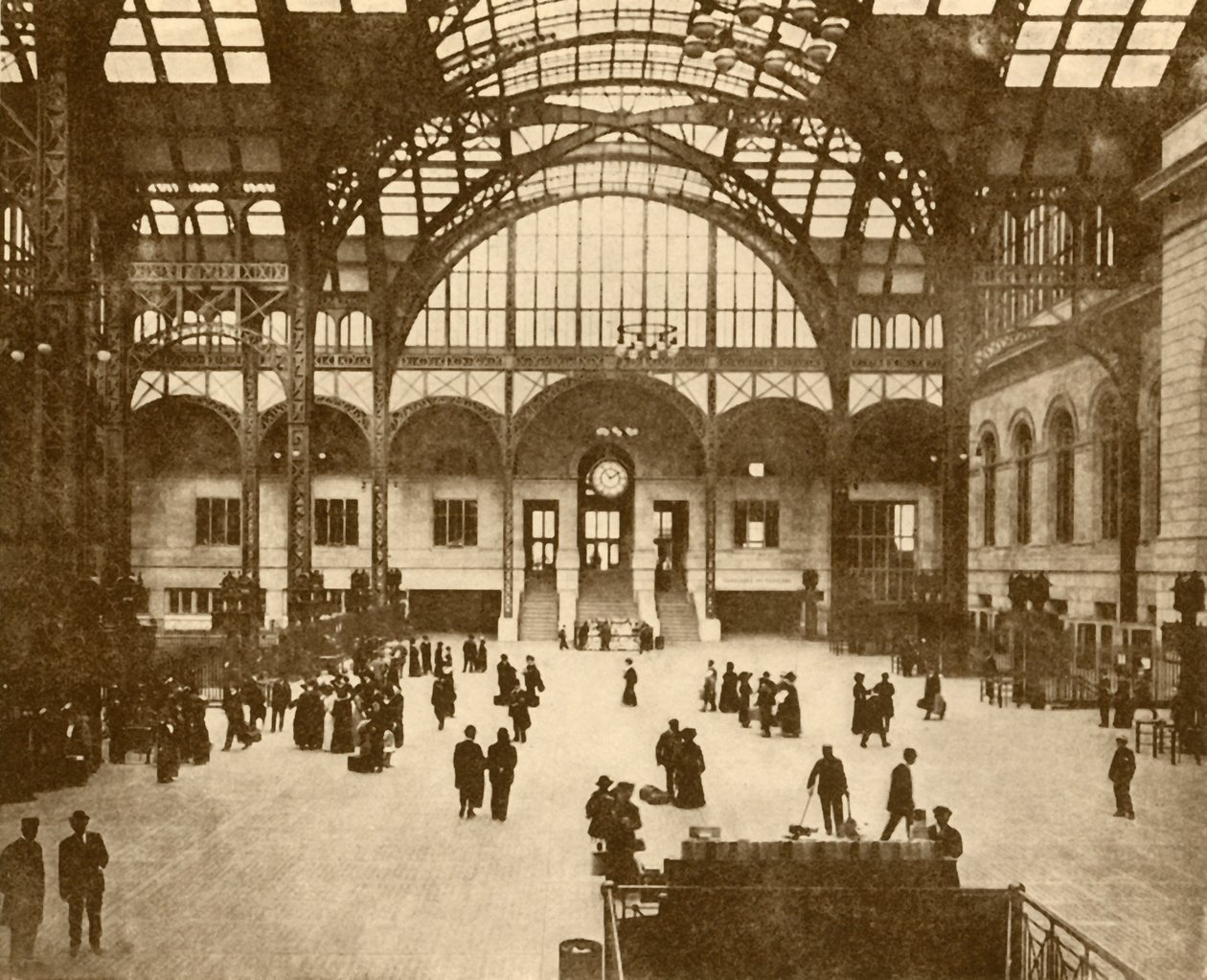 Central Hall, Pennsylvania Station, New York Pennsylvania Railroad Company, 1930. af Unbekannt