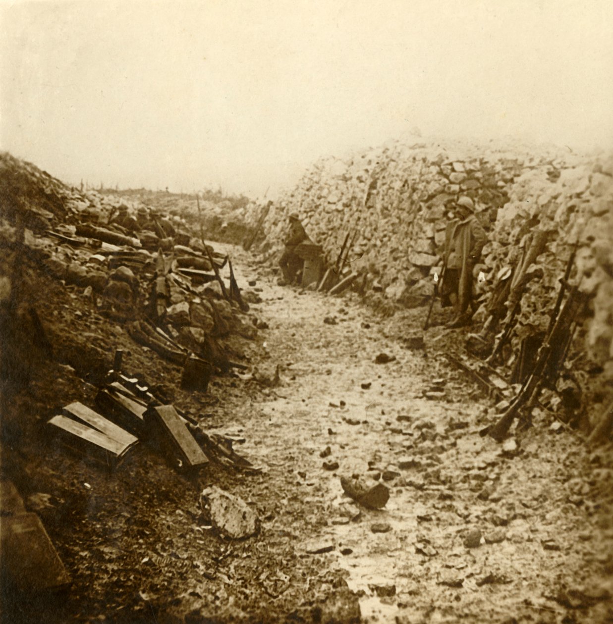Central telefonpost i Froideterre, Verdun, Nordfrankrig, c1916 af Unbekannt