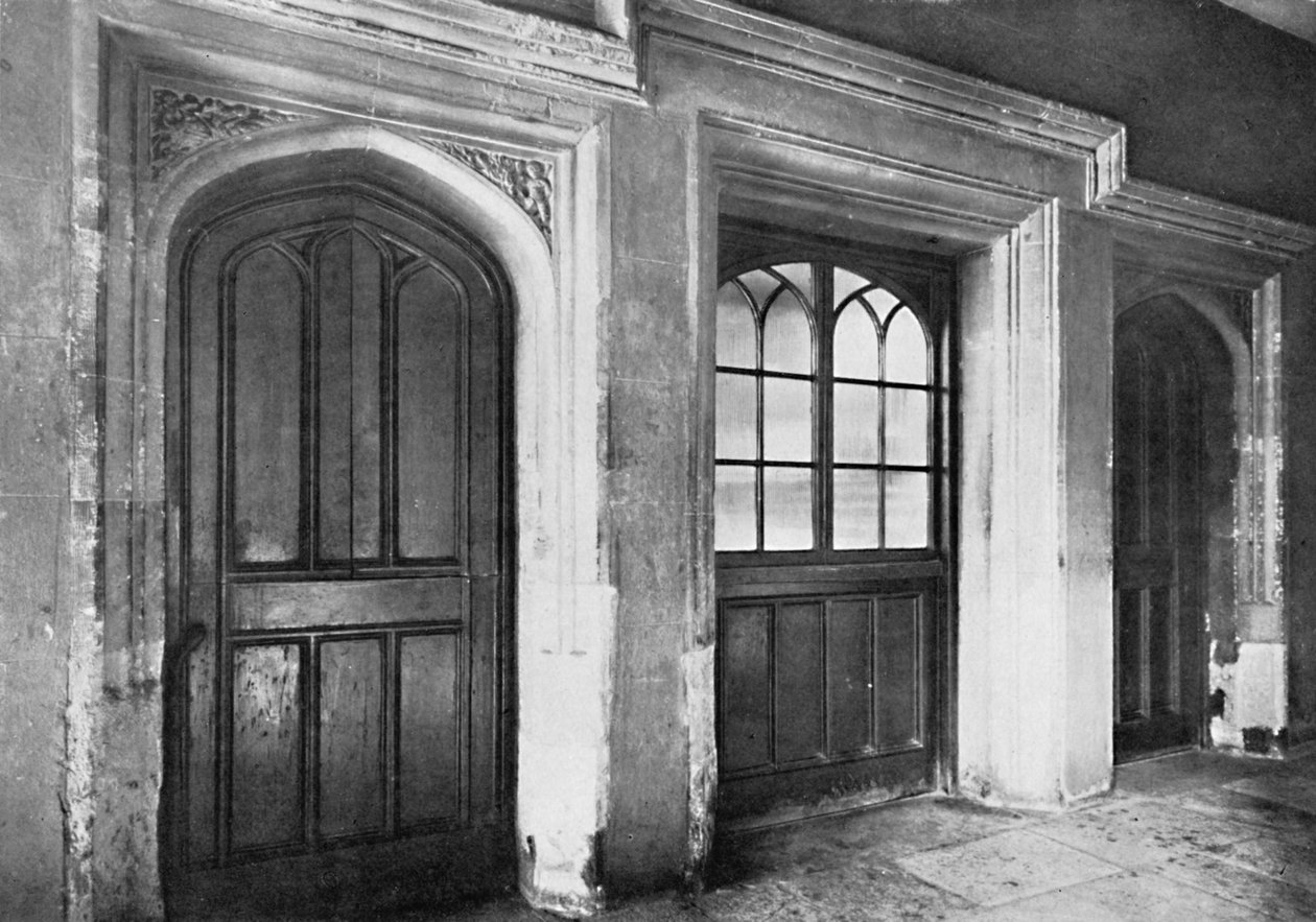 Charterhus. Døråbninger, der fører fra salens skærm-passage til køkkenet og kontorerne, 192 af Unbekannt