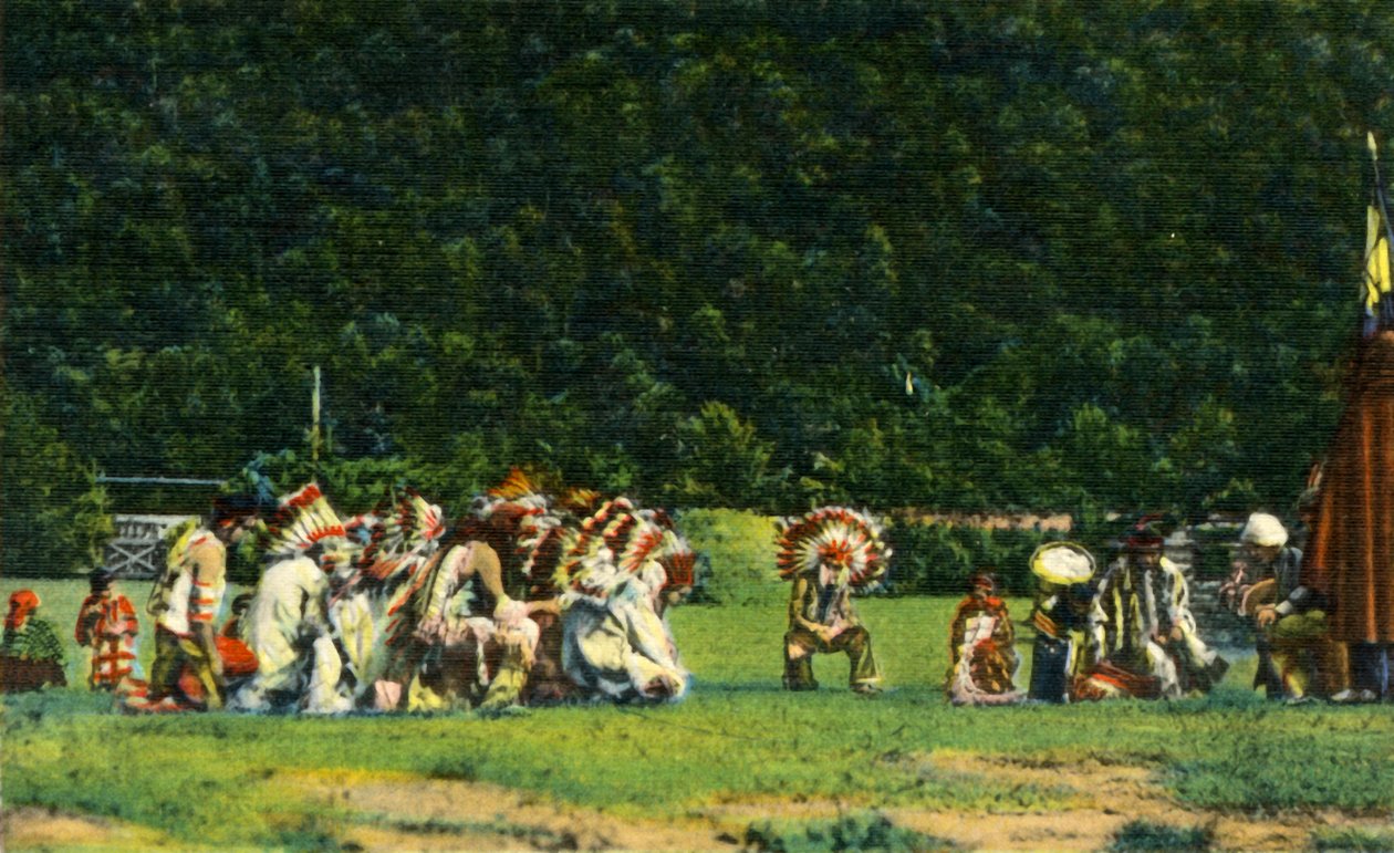 Cherokee-indianere i fuld indfødt kostume i en af deres ceremonielle danse - On Cherokee Indian Rese af Unbekannt