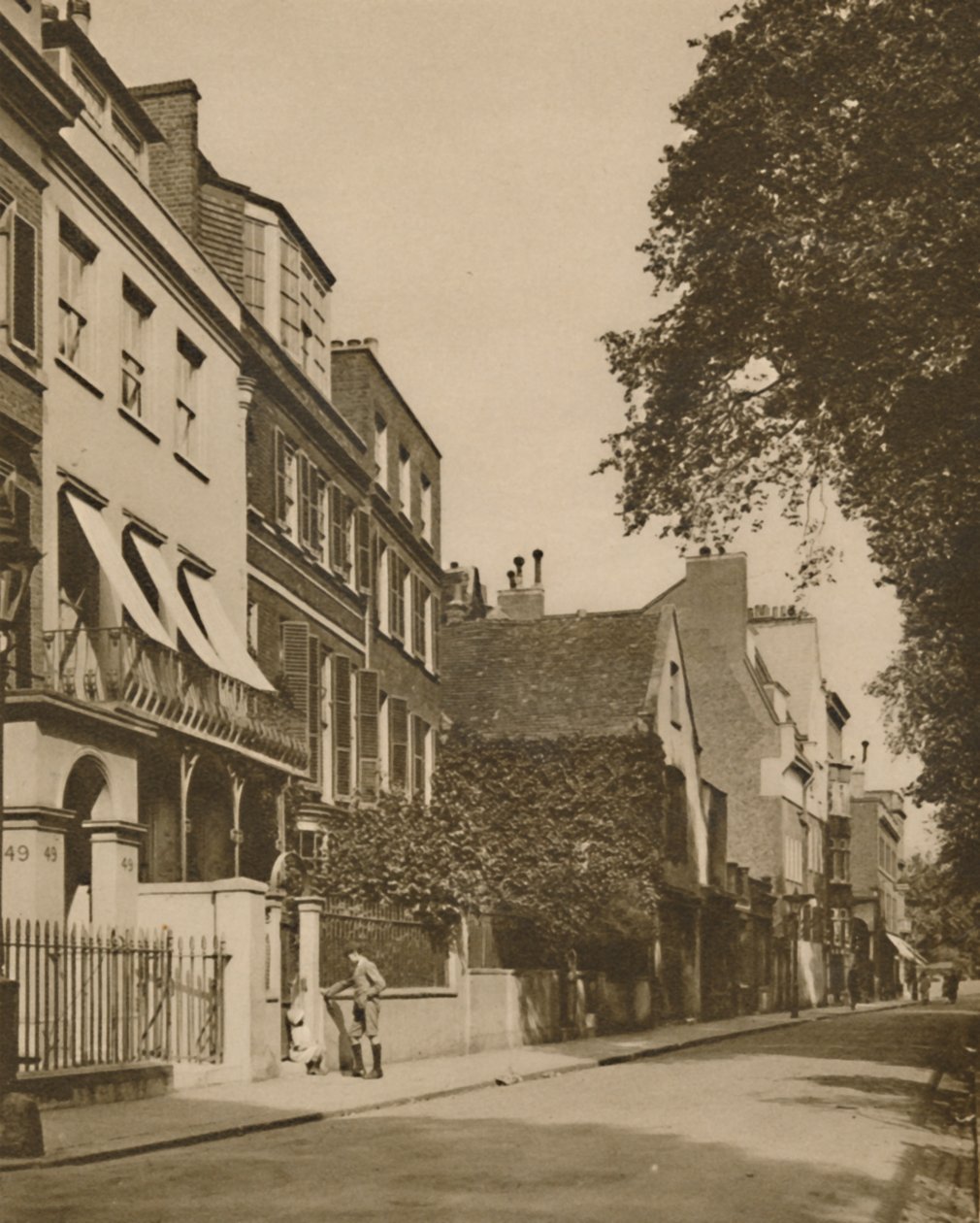 Cheyne Walk, A Demure Road Looking Over The River, Is Rich In Memories, c1935. af Unbekannt