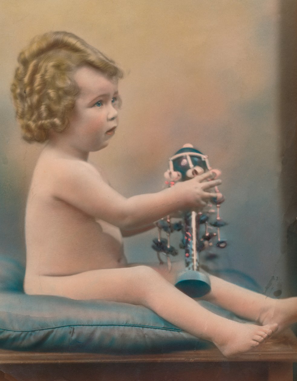 Barn med legetøj, c1920 af Unbekannt