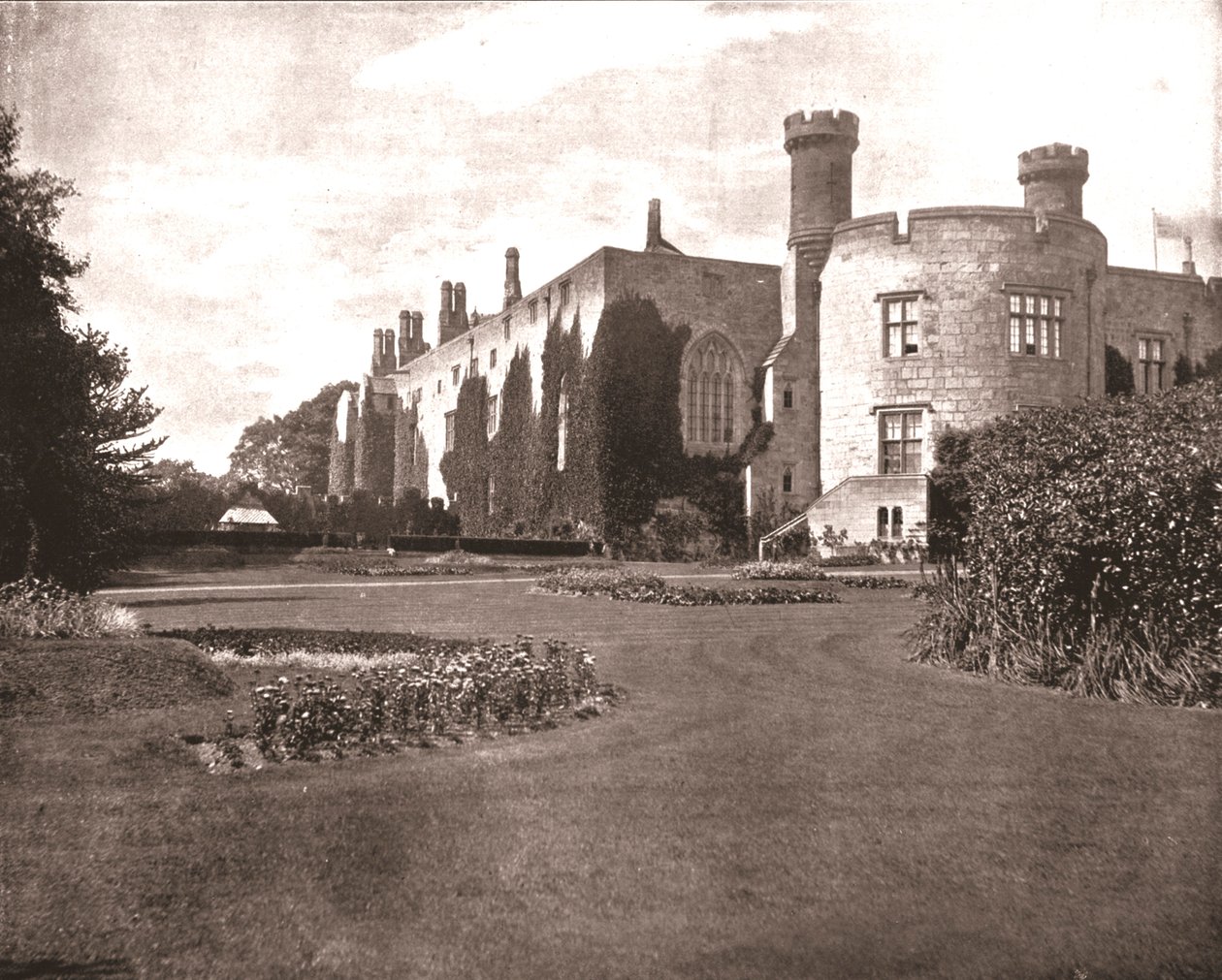 Chirk Castle, Chirk, Wrexham, Wales, 1894. af Unbekannt