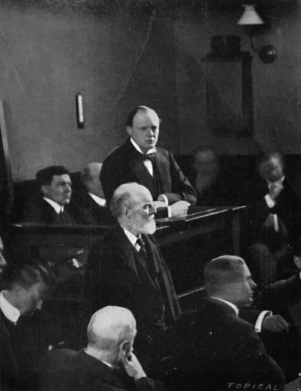 Churchill afgiver vidnesbyrd om Sidney Street-hændelsen, 1911, 1945 af Unbekannt