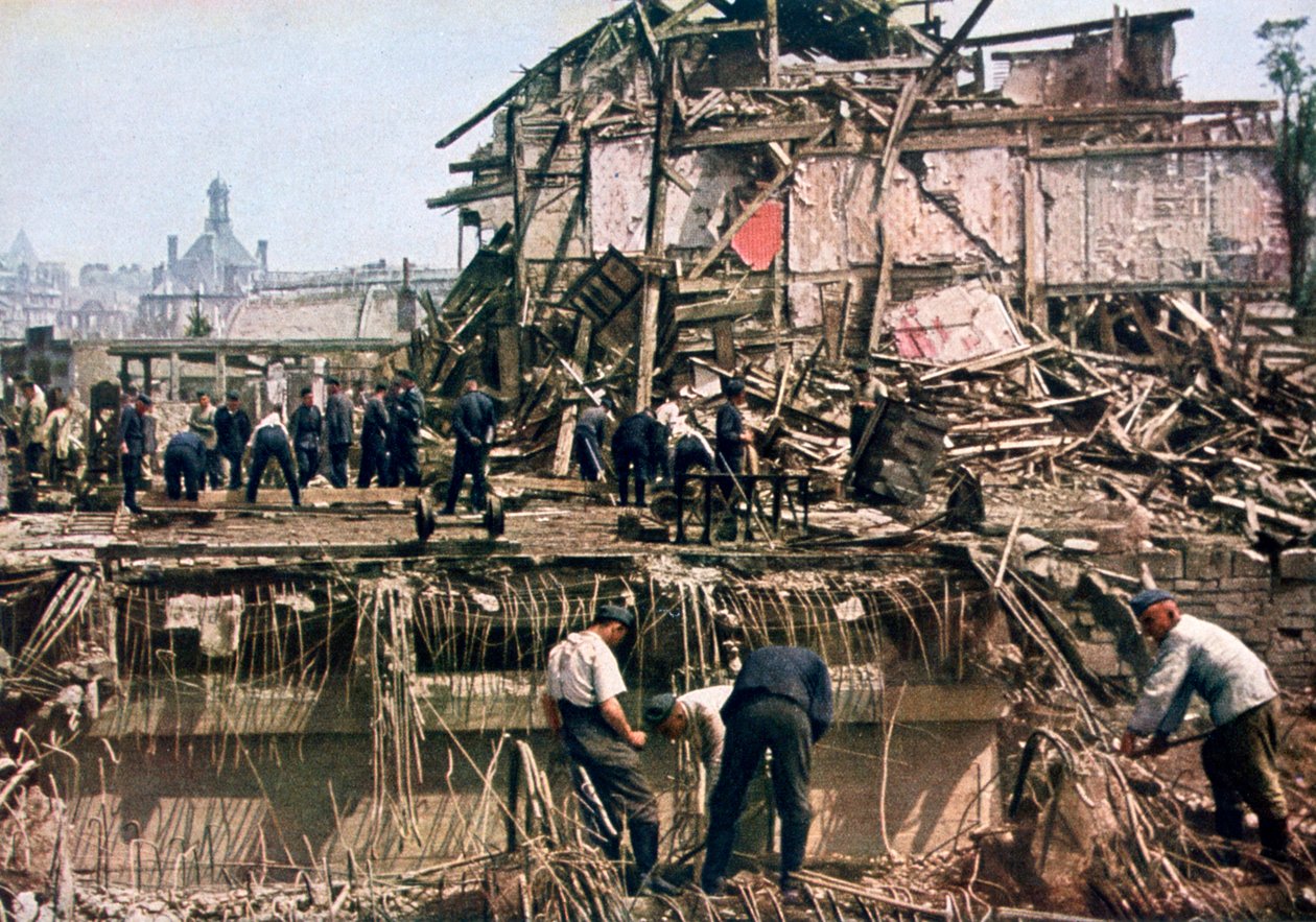 Rydning af affald, Dunkerque, Frankrig, 1940 af Unbekannt
