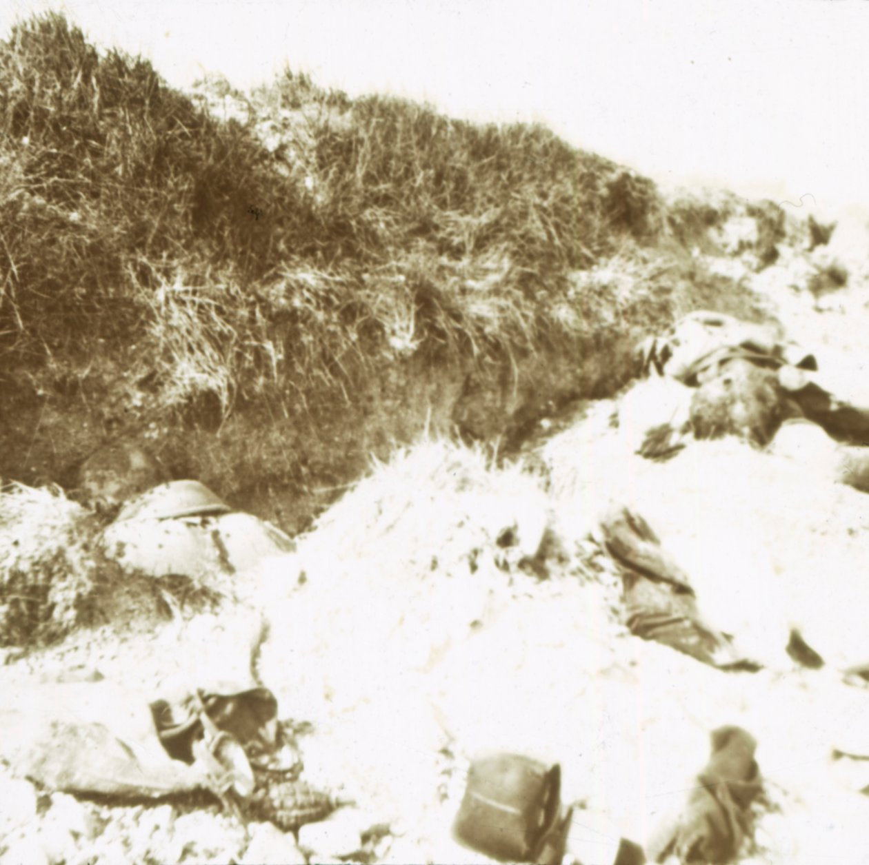 Clery efter angreb, Frankrig, c1914-c1918 af Unbekannt