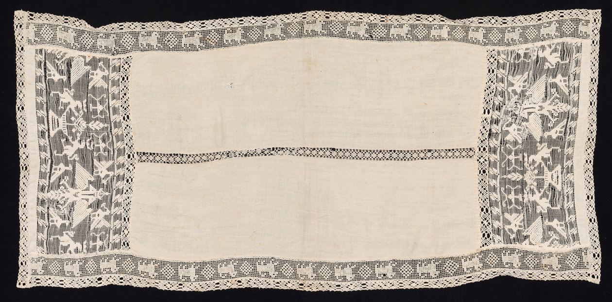 Klæde med kant af kronede dobbelthovedede ørne med forskellige emblemer, fugle..., 1800-tallet. af Unbekannt